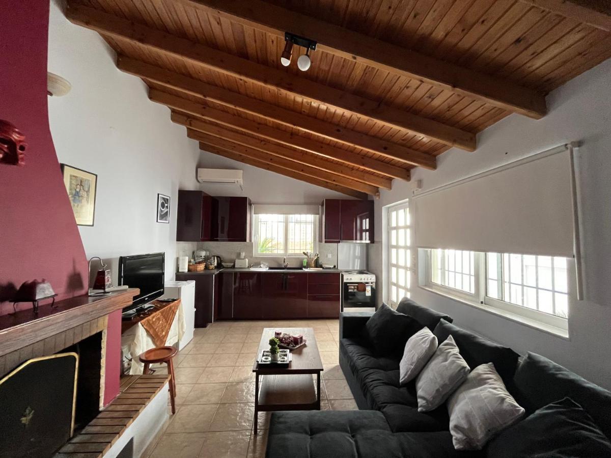 House Near The Athens Airport, Spata. 외부 사진